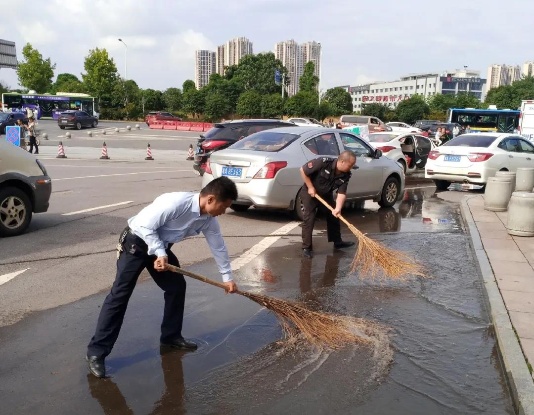 湖南保安服務(wù),墻外高空清洗服務(wù),湖南保利天創(chuàng)物業(yè)發(fā)展有限公司