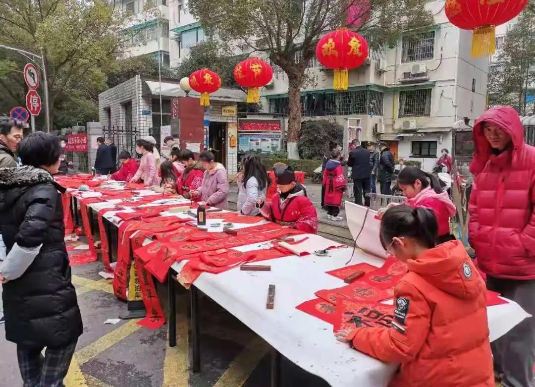 湖南保安服務(wù),墻外高空清洗服務(wù),湖南保利天創(chuàng)物業(yè)發(fā)展有限公司