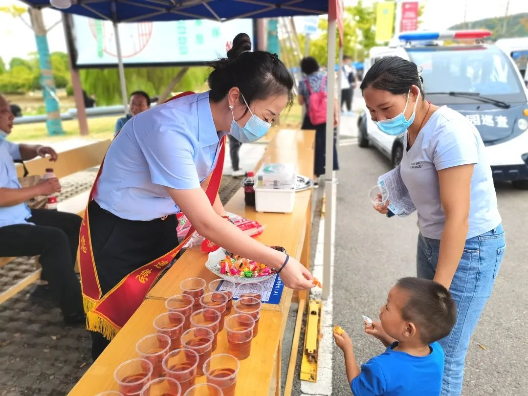 湖南保安服務(wù),墻外高空清洗服務(wù),湖南保利天創(chuàng)物業(yè)發(fā)展有限公司